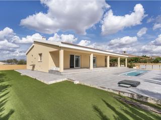 Casa en Campos. Moderna vivienda unifamiliar estilo bungaló cerca de la playa de