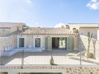 Maison à Maria de la Salut. Fantástica y moderna casa eficiente con piscina y jardín en marí