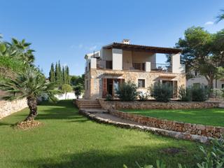 Casa a Portopetro. Encantadora casa costera con permiso de alquiler vacacional y po