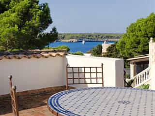 Casa a Portopetro. Encantadora casa costera con permiso de alquiler vacacional y po