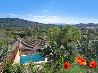 Casa a Alaró. Encantadora casa de pueblo con fachada de piedra natural y vista