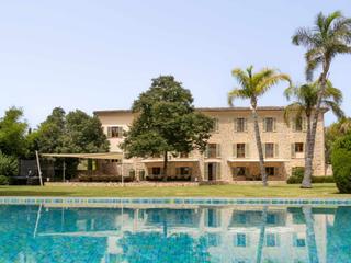 Masia a Puigpunyent. Exclusiva propiedad señorial del siglo xviii con piscina y jardí