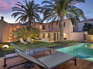 Casa en Andratx. Preciosa casa adosada completamente renovada con piscina y jardí