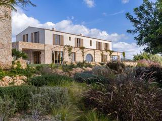 Mas à Santa María del Camí. Moderna propiedad con propios viñedos cerca de santa maria del c