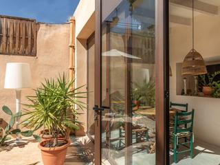 Maison à Santa María del Camí. Elegante casa de pueblo completamente renovada con piscina en sa