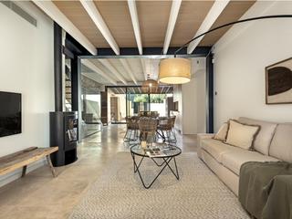 Casa en Maria de la Salut. Casa de pueblo reformada en maria de la salut con piscina, aparc