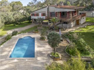 Masia a Algaida. Casa de campo que necesita reformas, situada en una zona boscosa