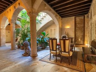 Casa a La Missió. Gran palacio histórico en el centro de palma con sauna, gimnasio