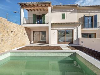 Casa a Alaró. Casa unifamiliar en el centro de alaró con garaje y jardín