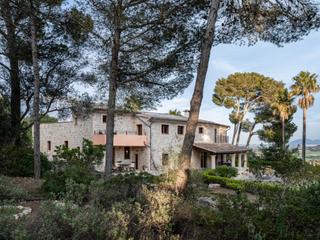 Country house in Porreres. Casa rural autosuficiente de diseño exclusivo, alineado según fe