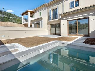 Casa a Alaró. Casa unifamiliar en el centro de alaró con garaje y jardín