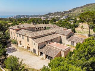 Masia a Peguera. Posesión mallorquina con propia capilla y varias dependencias ag