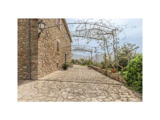 Masia a Sóller. Maravillosa finca rústica con vistas y viñedo propio en las afue