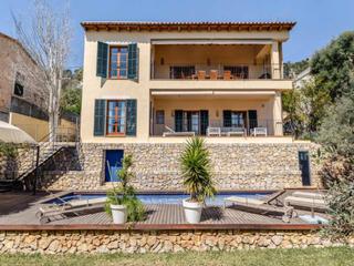 Casa a Calvià Poble. Villa con vistas panorámicas y permiso de alquiler vacacional en