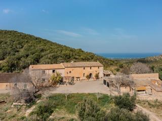 Country house in Artà Poble. Finca rústica histórica reformada con vistas al mar cerca de art
