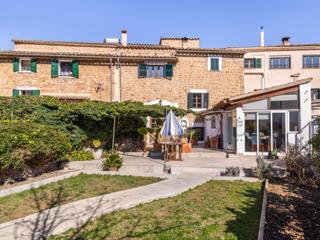 Masia a Sóller. Soleada y espaciosa casa de piedra con licencia de alquiler vaca