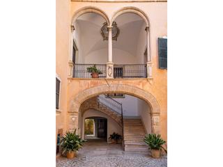 Apartment in Cort. Apartamento lujoso en casa señorial del casco antiguo de palma