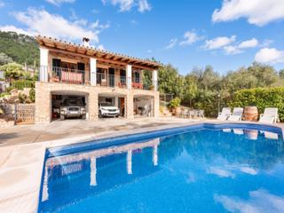 Casa a Alaró. Muy bonito chalet con piscina y cochera en alaró