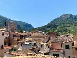 Casa a Sóller. Gran casa señorial en sóller con licencia de cafetería y ascenso