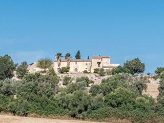 Mas à Llubí. Impresionante posesión para renovar con vistas espectaculares en