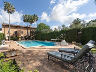 Mas à Santa María del Camí. Mansión de alto standing con gran jardín, piscina y permiso de a