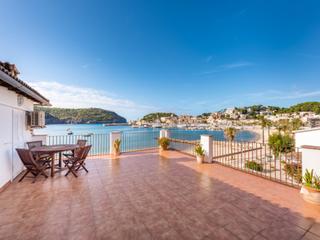 Casa a Sóller. Propiedad de inversión con tres pisos y local en primera línea d