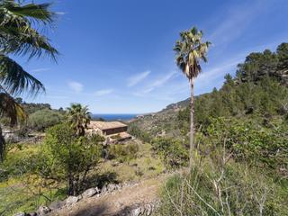 Country house in Deià. Casa rustica con terreno y vistas increibles al pueblo y al mar