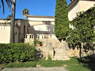 Mas à Maria de la Salut. Posesión mallorquina con piscina, ideal para inversión, con prop