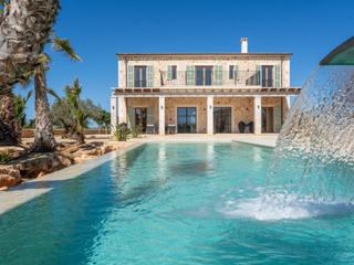 Masia a Cala Llombards. Exclusiva villa de estilo rústico en una zona tranquila de es ll