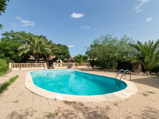 Casa en Algaida. Chalet con piscina y garaje en pina, cerca de algaida