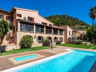 Masia a Valldemosa. Mansión independiente parcialmente reformada con amplia piscina
