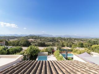 Maison à Llubí. Casa de pueblo recién reformada con vistas panorámicas, piscina