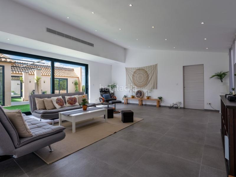 Foto ca1a70f6-a6eb-4071-972d-f95210e21c27. Masía moderna casa de campo de nueva construcción con piscina en Llucmajor
