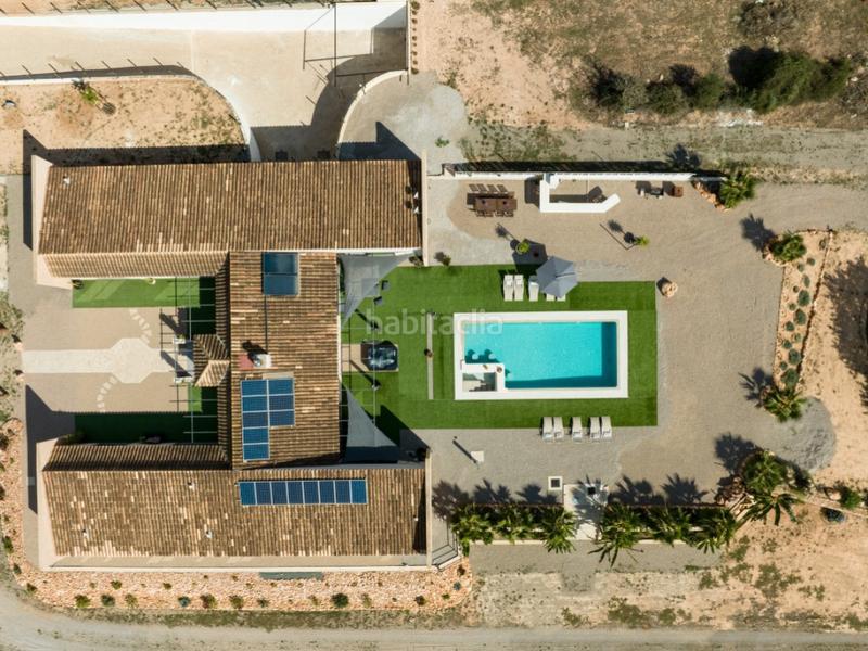 Foto ea274667-9ca0-4c87-9fc6-cd023a32d1f5. Masía moderna casa de campo de nueva construcción con piscina en Llucmajor