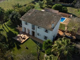 Country house in Establiments. Elegante finca rústica con piscina y jardín de ensueño en establ