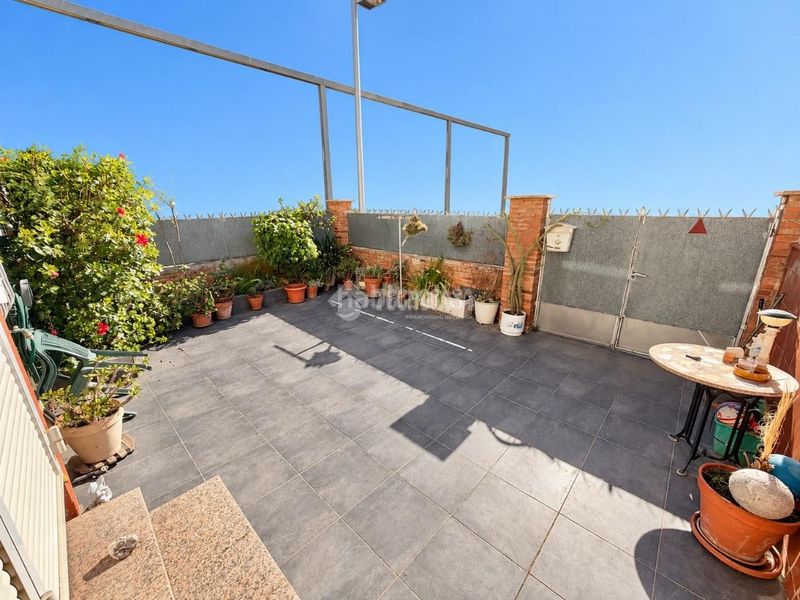 Foto 27e944d7-0dca-4106-922c-0275f4db78fd. Casa aparellada a Besòs - Maresme Barcelona