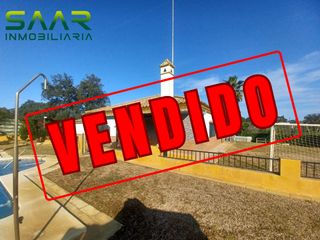 Casa in Castilblanco de los Arroyos. Parcela rústica con chalet en urb. las minas, castilblanco de lo