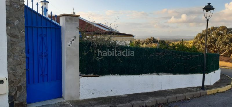 Foto 8d35bd87-add3-4f0c-837c-152ea216b930. Casa a Castilblanco de los Arroyos