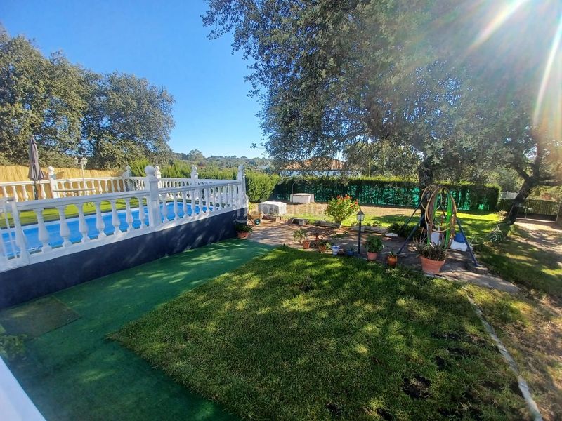 Foto a8f64c33-0ac3-41e5-a96e-76cd93cff45b. Casa con piscina in Castilblanco de los Arroyos