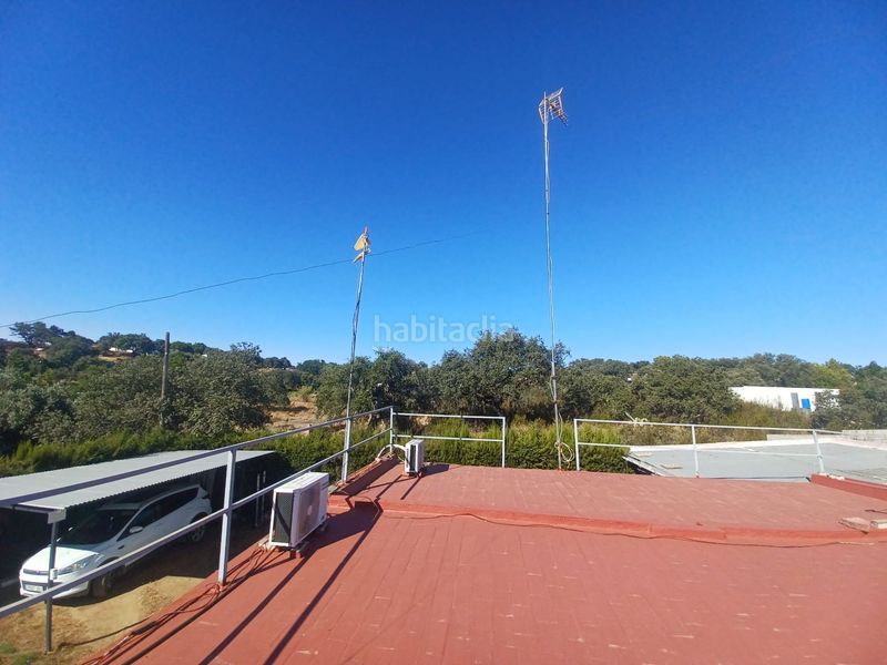 Foto c8d26fcb-c9b5-4f14-bf49-409627709059. Casa con piscina in Castilblanco de los Arroyos