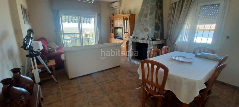 Foto cabff7fa-cc8c-456a-975c-74392cfd3ad1. Casa chalet independiente en urbanización la colina, en Castilblanco de los Arroyos