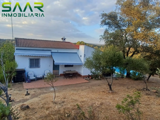 Casa en Castilblanco de los Arroyos. Chalet en urbanización campoamor, castilblanco de los arroyos se
