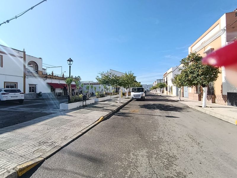 Foto c8aedf58-f26a-47fc-bc13-f50daf3a89aa. Casa adossada a Alcalá del Río