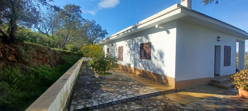 Foto 2df8f697-4680-46c9-93c8-53e64169ad3e. Casa amb piscina a Castilblanco de los Arroyos