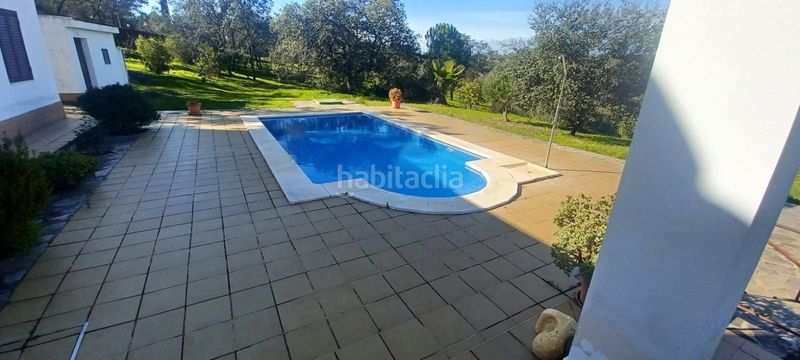 Foto 70d58375-76cf-4664-a5d3-16ad719e0b6c. Casa amb piscina a Castilblanco de los Arroyos