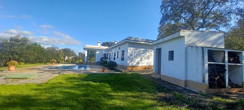 Foto bef10b51-5819-423c-a9cc-2b12da3f0852. Casa amb piscina a Castilblanco de los Arroyos