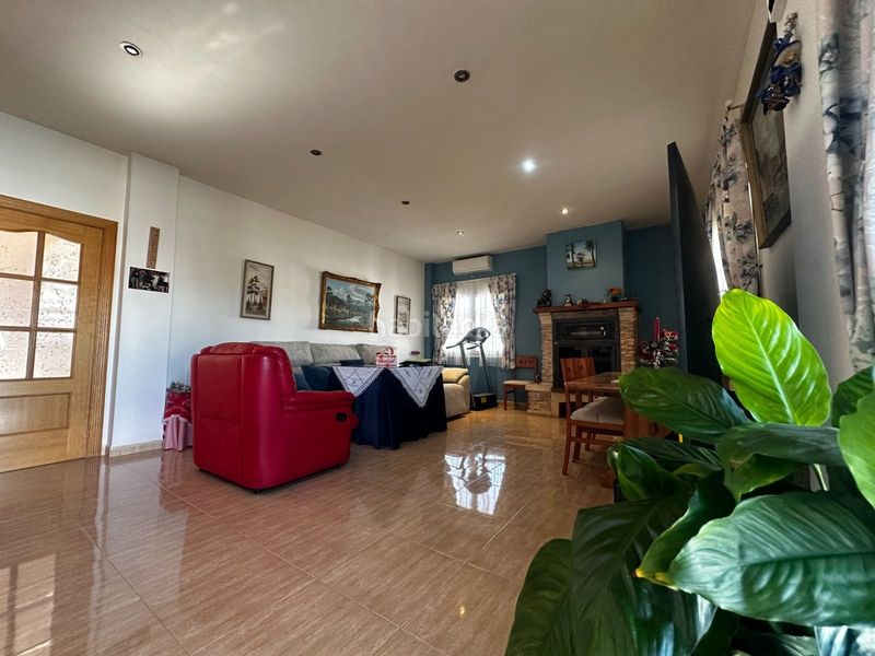 Foto a6415d50-e3e1-4322-81b6-5847a1cfad8c. Casa con piscina in Atarfe