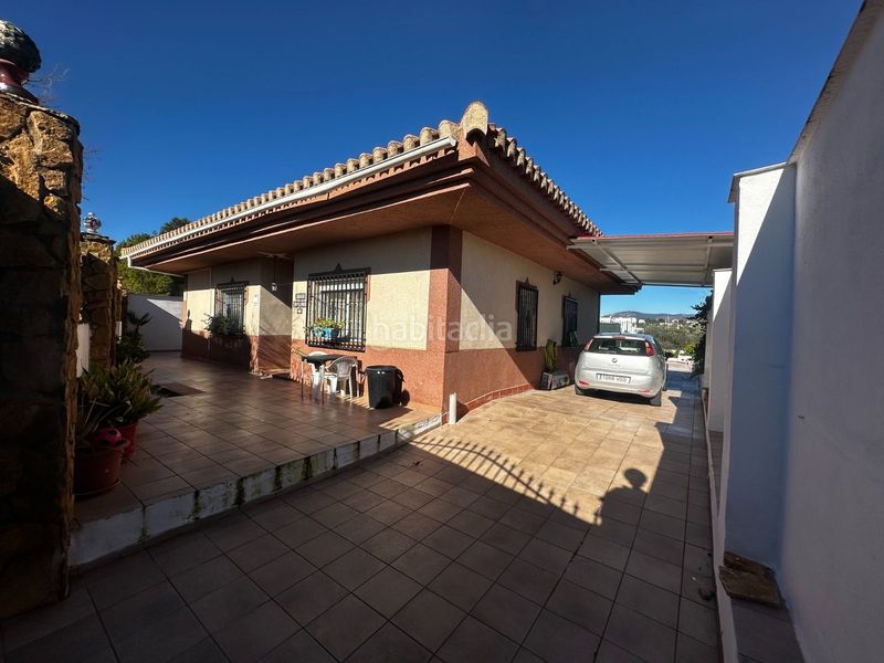 Foto ea05fd78-f92a-41f8-aa06-e3f060405df9. Casa con piscina in Atarfe