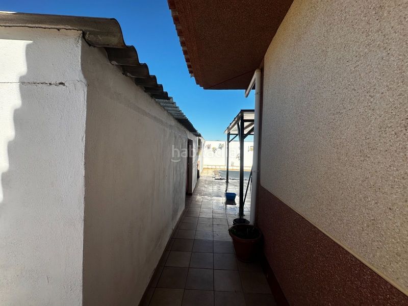 Foto ec696f4b-b83c-49a7-a4d5-97658593bfff. Casa con piscina in Atarfe