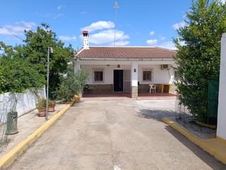 Maison à Castilblanco de los Arroyos. Se vende parcela rústica con chalet en urb. las minas, castilbla